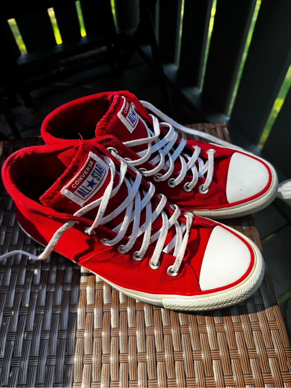 Converse vibrant red